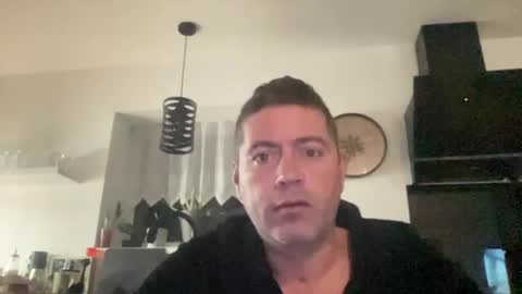 guil0 online show from October 14, 2025, 8:48 am