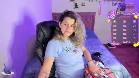 Hello Im Julieta Im 25 years old welcome to my room have fun and be happy. online show from October 22, 2025, 3:18 am