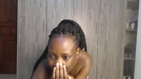 Snapshot of gulpess chatting on January 24, 2025, 12:31 am Miss Incredible online show from January 24, 2025, 12:31 am