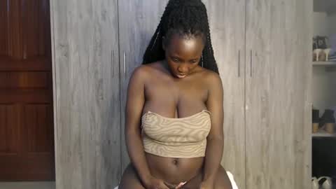 Snapshot of gulpess chatting on February 18, 2025, 10:47 pm Miss Incredible online show from February 18, 2025, 10:47 pm