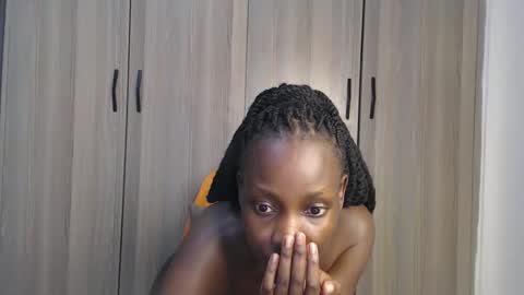 Snapshot of gulpess chatting on October 9, 2025, 12:19 am Miss Incredible online show from October 9, 2025, 12:19 am