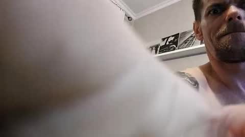 gunnarssonbenni33 online show from February 15, 2026, 9:33 pm