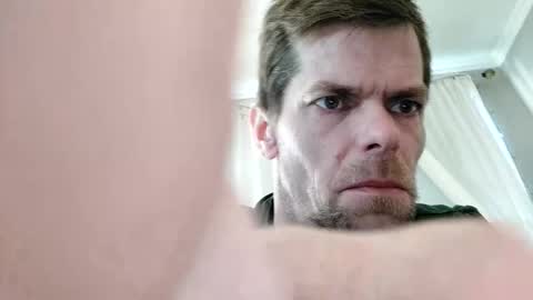 gunnarssonbenni33 online show from April 18, 2026, 7:40 pm