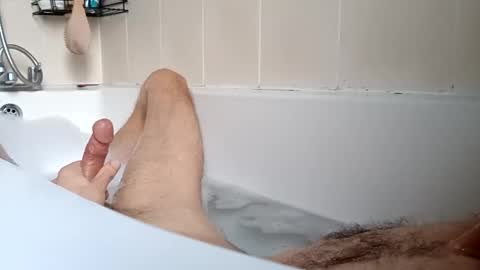 Snapshot of gunwo80 chatting on December 29, 2024, 11:29 am gunwo80 online show from December 29, 2024, 11:29 am