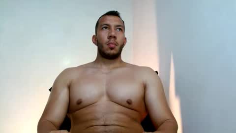 holl latino online show from April 1, 2026, 5:54 pm