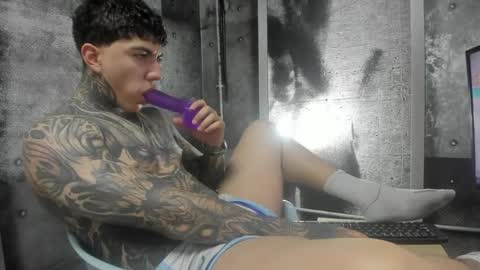 Snapshot of gury_tattoo chatting on May 14, 2026, 8:15 pm Gury online show from May 14, 2026, 8:15 pm