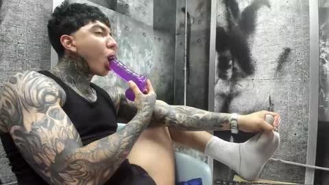 Snapshot of gury_tattoo chatting on May 27, 2026, 7:11 pm Gury online show from May 27, 2026, 7:11 pm