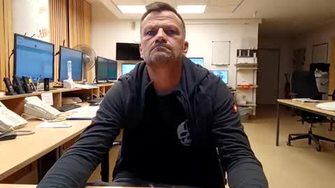 guschidick online show from September 26, 2025, 11:42 pm