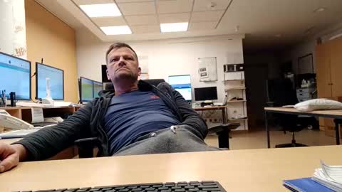 guschidick online show from October 28, 2025, 2:37 am