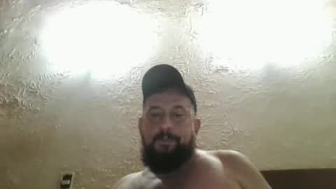 gustavo1350 online show from November 16, 2025, 2:28 am