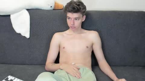 guy_liam1 online show from November 28, 2025, 2:09 pm