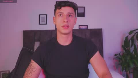 Snapshot of guy_twinks chatting on May 27, 2026, 6:43 am Gabriel online show from May 27, 2026, 6:43 am