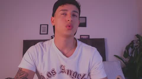 Snapshot of guy_twinks chatting on June 21, 2026, 6:27 am Gabriel online show from June 21, 2026, 6:27 am