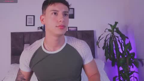 Snapshot of guy_twinks chatting on July 7, 2026, 4:59 am Gabriel online show from July 7, 2026, 4:59 am