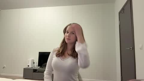 Snapshot of gwendolynnn chatting on June 1, 2026, 6:42 pm Mia online show from June 1, 2026, 6:42 pm