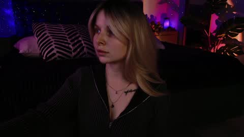 gwenhilton online show from January 3, 2025, 6:11 am