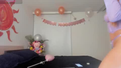 Snapshot of gwyneth_paltrow chatting on March 12, 2025, 3:02 am online show from March 12, 2025, 3:02 am