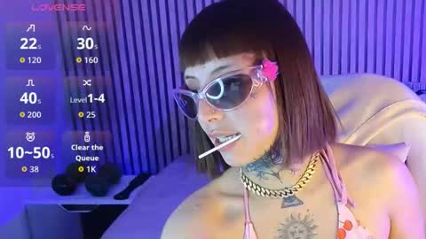 gyal_8_ online show from November 18, 2025, 3:34 am