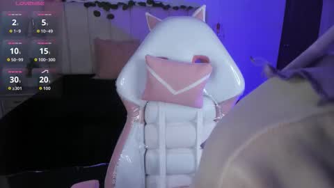 gyal_8_ online show from December 2, 2025, 4:07 am