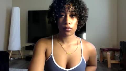 gyalxoxo online show from February 18, 2026, 6:15 pm