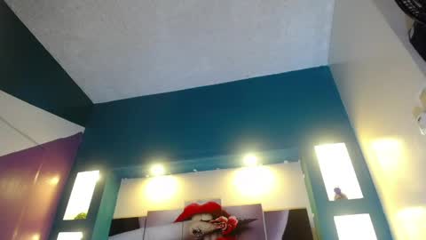 gygy_fox_09 online show from April 10, 2026, 9:52 pm