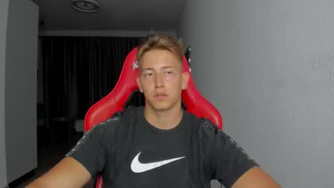 Oliver online show from November 3, 2025, 8:43 pm