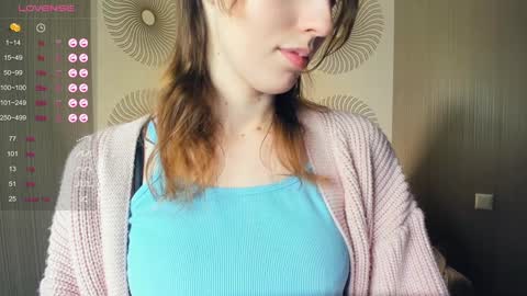 Kelly  Lilly online show from December 21, 2024, 11:44 am