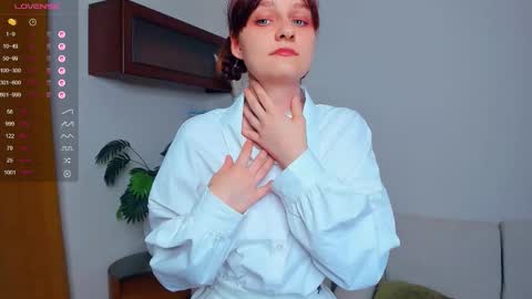 Kelly  Lilly online show from September 21, 2025, 7:26 pm