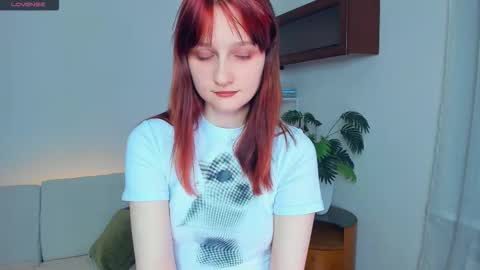 Kelly  Lilly online show from November 25, 2025, 6:41 pm