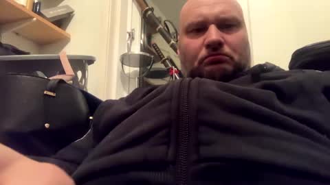 h0rnyd0ggy online show from December 30, 2024, 5:02 pm