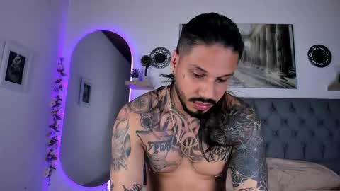 hache222 online show from February 3, 2025, 3:06 pm