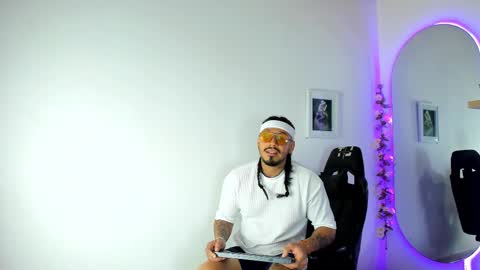 hache222 online show from February 18, 2025, 12:37 am