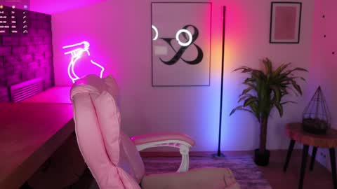 Hailey  Green online show from February 2, 2025, 11:00 pm