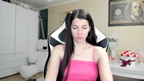 Snapshot of hailey_beauty chatting on December 25, 2024, 9:43 pm Sk     pe     Anya388109 online show from December 25, 2024, 9:43 pm