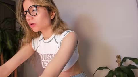 Hailey online show from September 12, 2025, 11:21 am