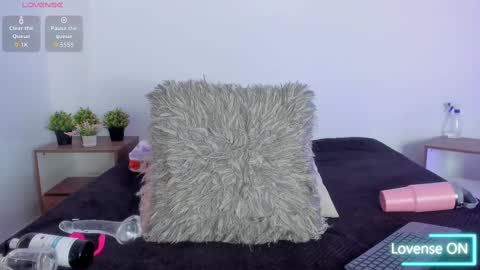 hailey_hadid online show from September 22, 2025, 7:16 pm