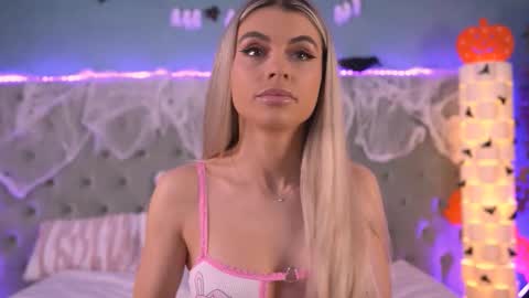 Hailey online show from October 26, 2025, 8:20 am