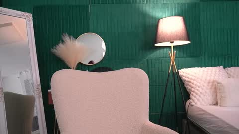 Hailey online show from November 13, 2025, 4:33 am