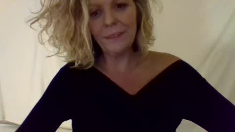 Snapshot of haileys123 chatting on December 28, 2024, 5:02 am Hailey online show from December 28, 2024, 5:02 am