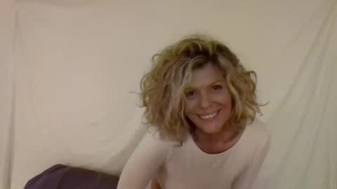 Snapshot of haileys123 chatting on December 29, 2024, 3:22 am Hailey online show from December 29, 2024, 3:22 am