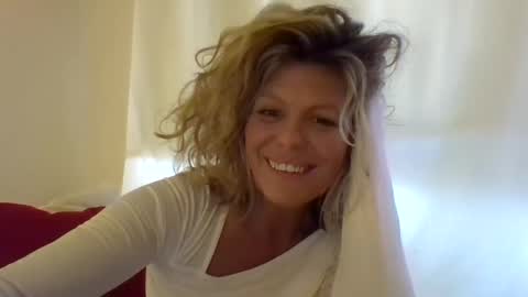 Snapshot of haileys123 chatting on February 2, 2025, 11:32 pm Hailey online show from February 2, 2025, 11:32 pm