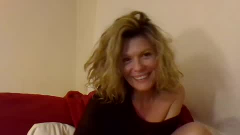 Snapshot of haileys123 chatting on February 16, 2025, 2:31 am Hailey online show from February 16, 2025, 2:31 am