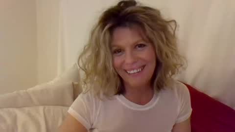 Snapshot of haileys123 chatting on February 24, 2025, 3:55 am Hailey online show from February 24, 2025, 3:55 am