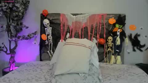 haileystonei online show from November 1, 2025, 3:08 am