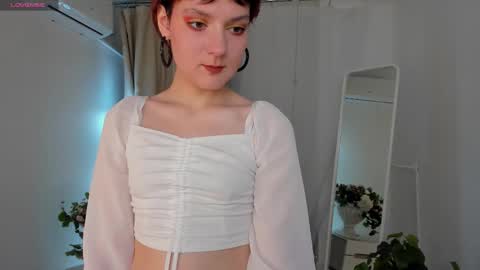 hairy_queeen online show from September 18, 2025, 9:33 am