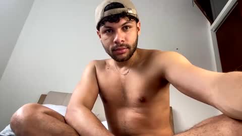 Independent       model  online show from February 9, 2025, 3:01 pm