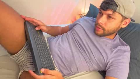 Independent       model  online show from January 16, 2026, 4:00 pm