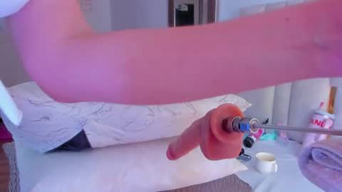 Halie  online show from July 4, 2026, 12:50 am