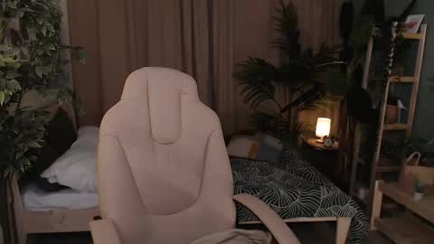 Mary online show from November 13, 2025, 2:05 pm