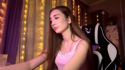 Holly online show from December 20, 2025, 8:05 pm